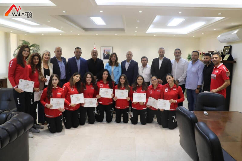 الوزيرة بايراقداريان كرّمت منتخب سيدات الطائرة