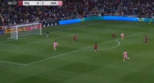شاهد.. ميسي يمرر وسواريز يسجل هدفاً رائعاً في “أغلى مباراة” بالدوري الأميركي